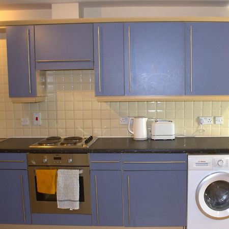 Appartamento Spacious 2Br Flat In Central London Near Elephant And Castle Station Esterno foto
