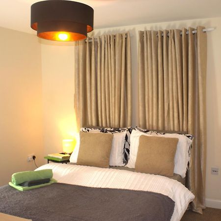 Appartamento Spacious 2Br Flat In Central London Near Elephant And Castle Station Esterno foto