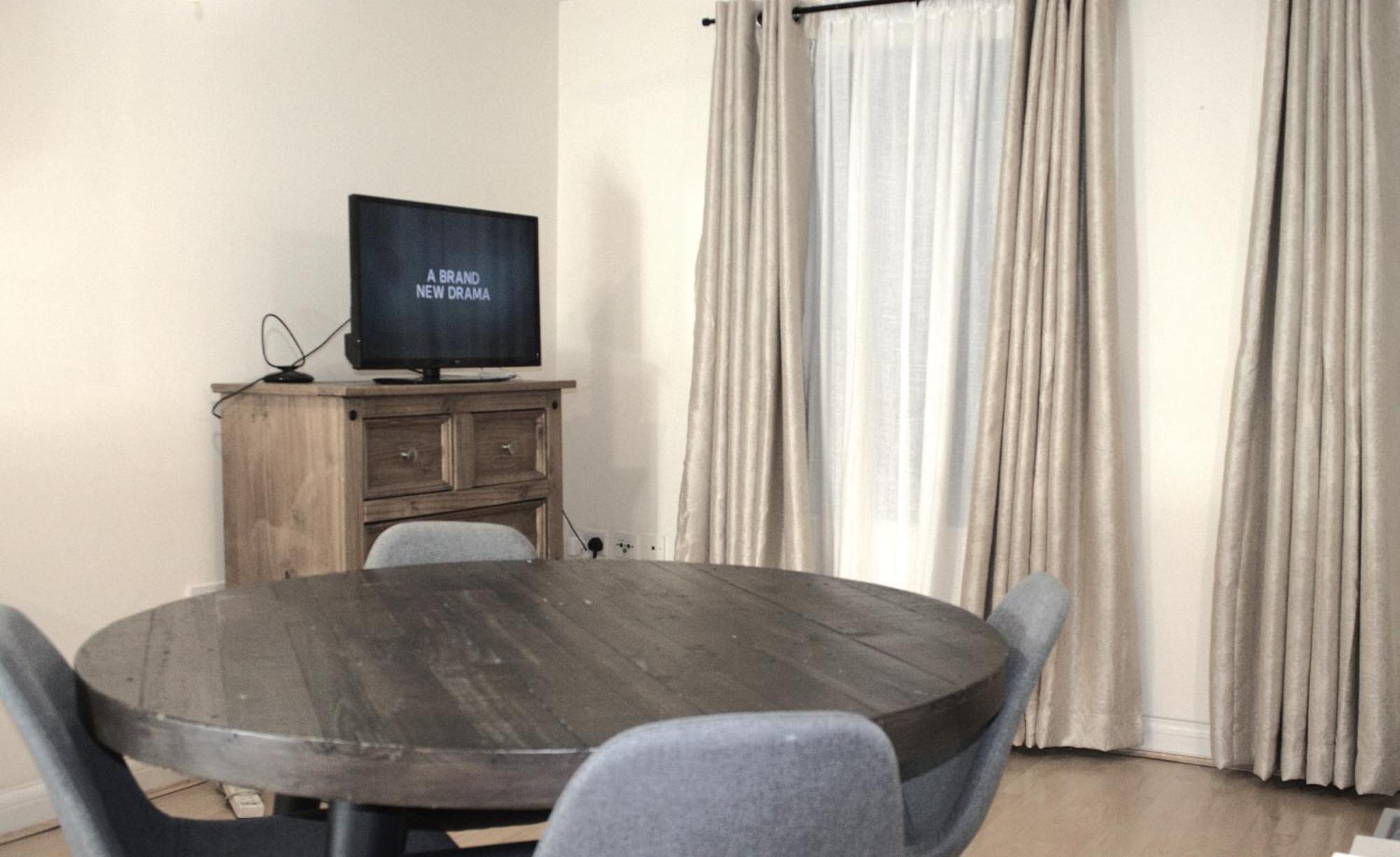 Appartamento Spacious 2Br Flat In Central London Near Elephant And Castle Station Esterno foto